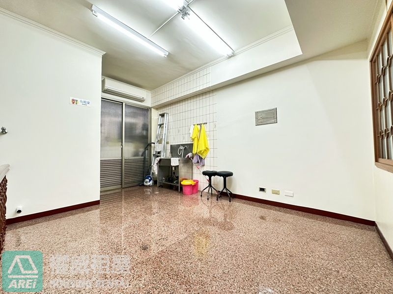 六合夜市自立路上2樓辦公室