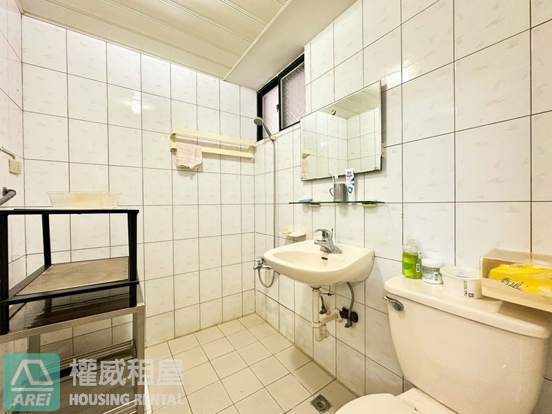 六合夜市自立路上2樓辦公室