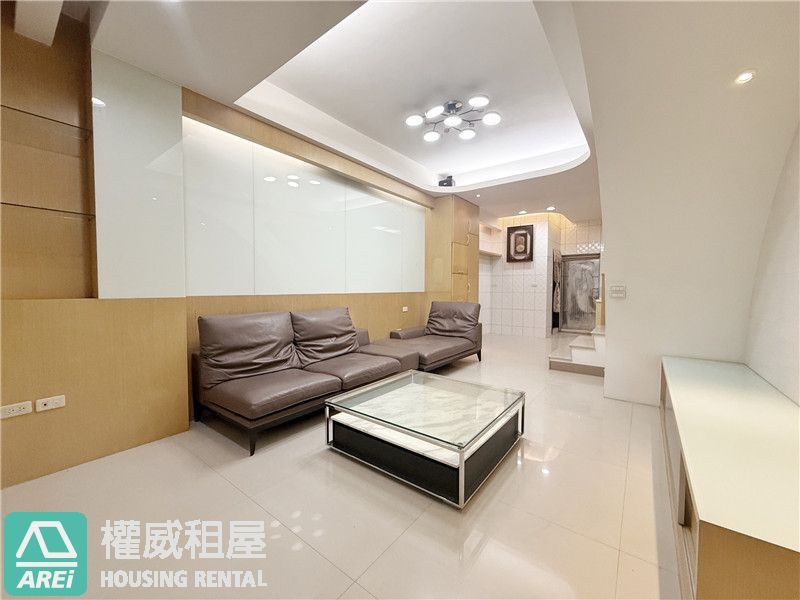 高雄車站後驛品味車墅