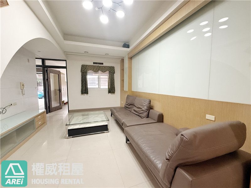 高雄車站後驛品味車墅