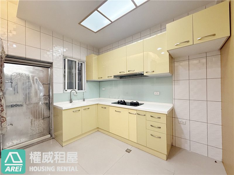 高雄車站後驛品味車墅