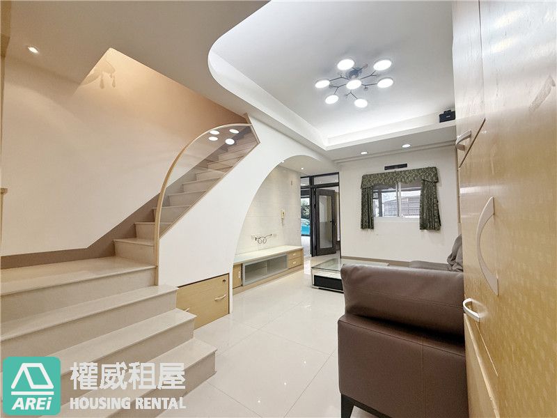 高雄車站後驛品味車墅