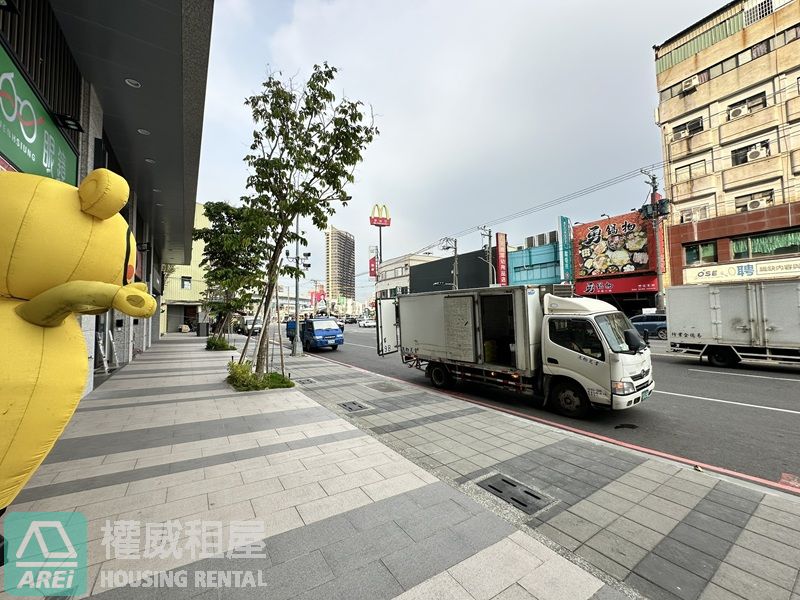 台積電捷運之星挑高1+夾層樓店面平車