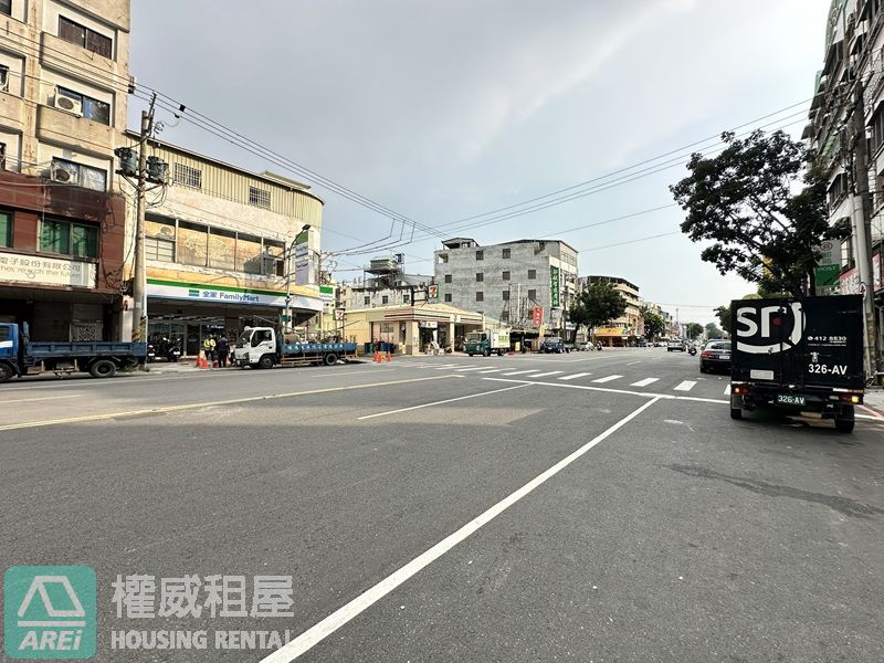 台積電捷運之星挑高1+夾層樓店面平車