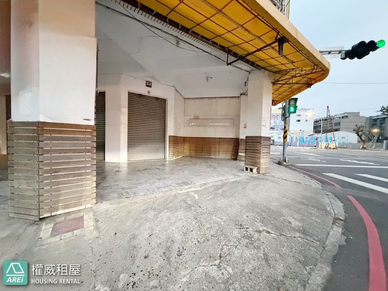 💥💥鼓山三角窗店面｜黃金店面賺錢店面｜輕軌捷運💥💥