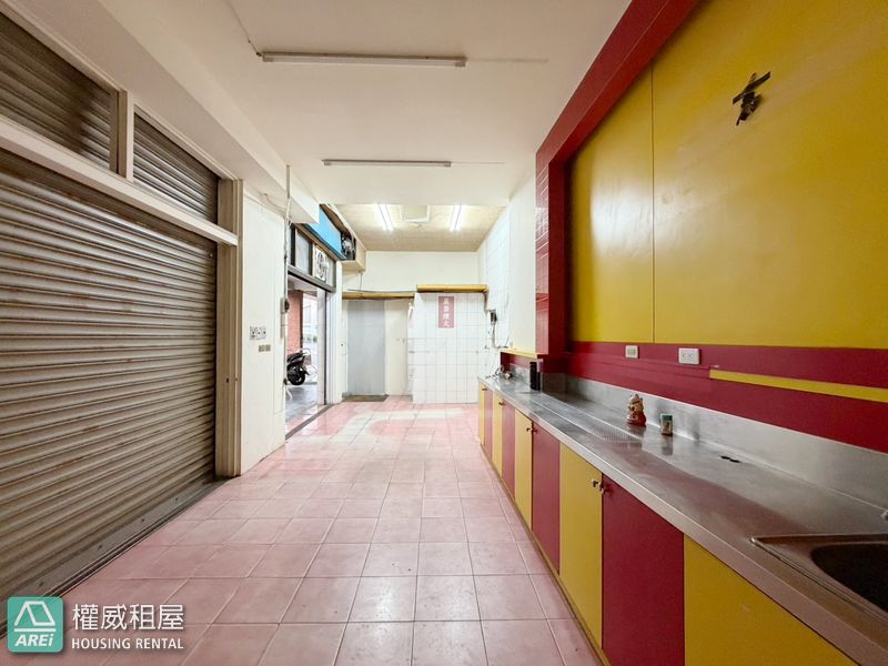 💥💥鼓山三角窗店面｜黃金店面賺錢店面｜輕軌捷運💥💥