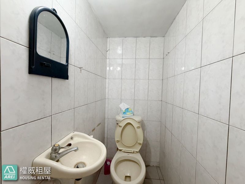 💥💥鼓山三角窗店面｜黃金店面賺錢店面｜輕軌捷運💥💥