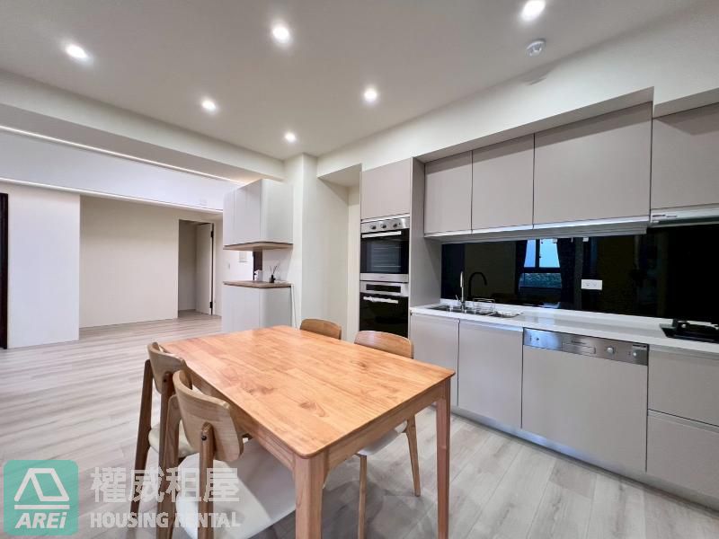 🌳蓮池潭巨蛋|心儀大空間3房平車|高潭市2