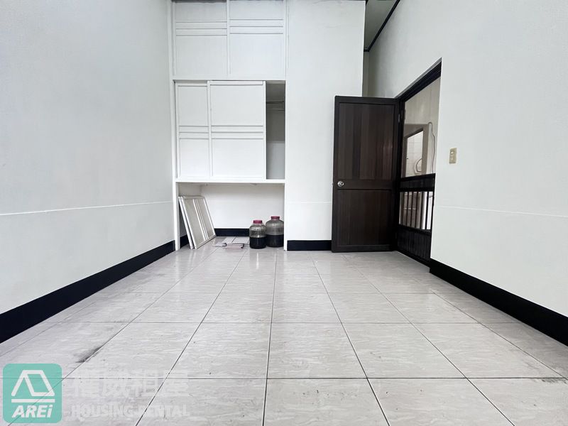 🏡【鹽埕新興街｜駁二特區｜公寓1樓便利2房2廳】