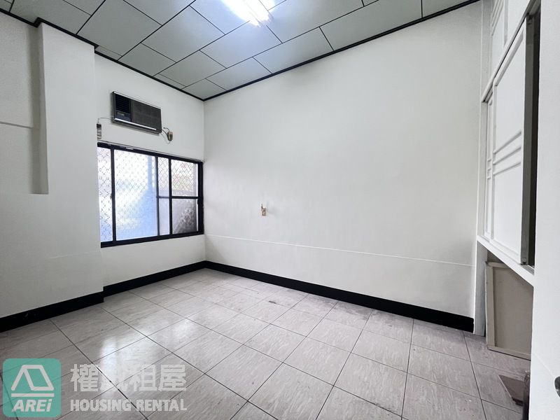 🏡【鹽埕新興街｜駁二特區｜公寓1樓便利2房2廳】