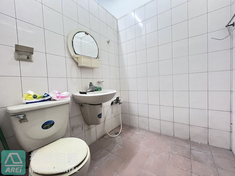 🏡【鹽埕新興街｜駁二特區｜公寓1樓便利2房2廳】