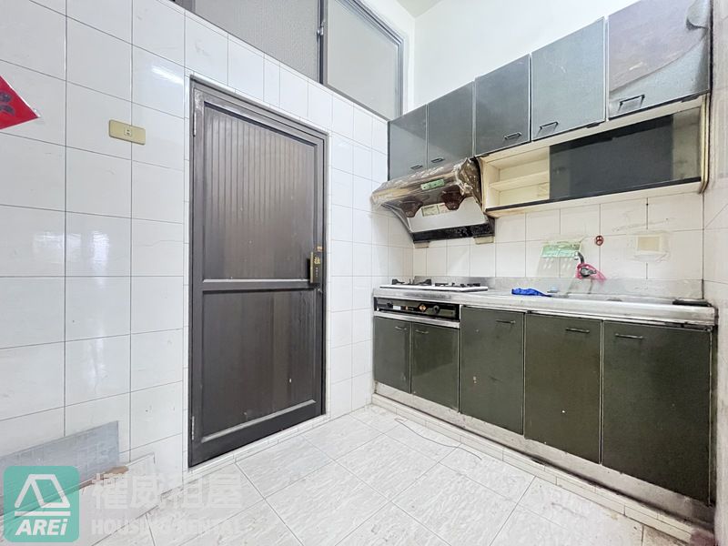 🏡【鹽埕新興街｜駁二特區｜公寓1樓便利2房2廳】