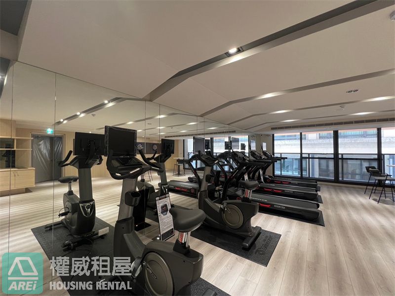 高雄車站匯視界 ✨ 全新白亮3房大空間｜平車可租補