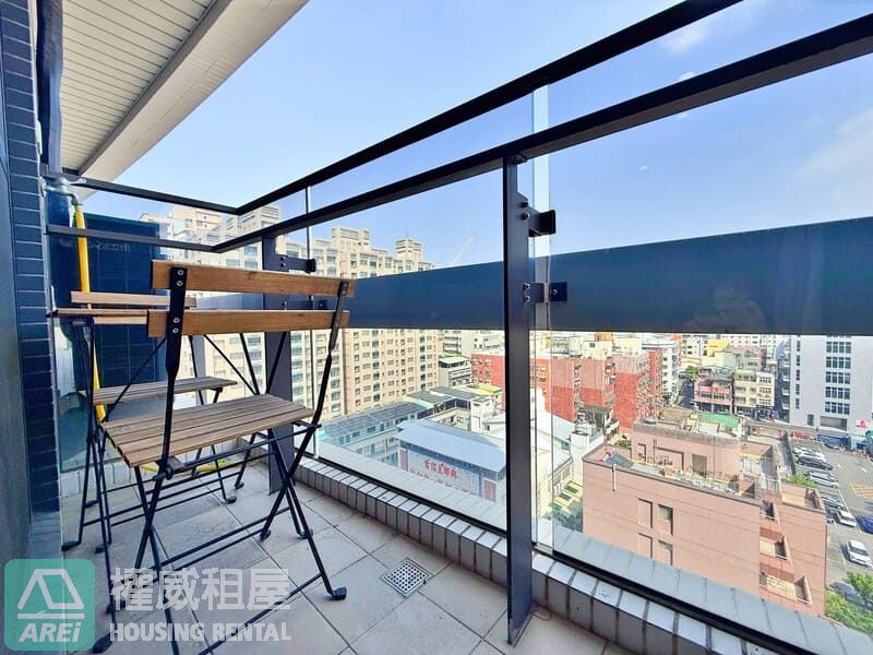 中央公園民生香榭採光通風兩房車位