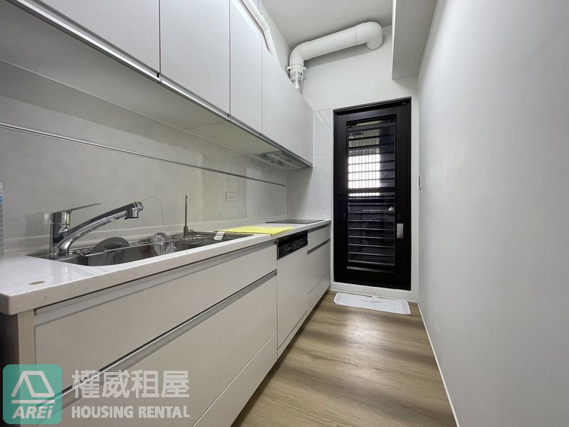 東區研森全新採光無印2+1房平車