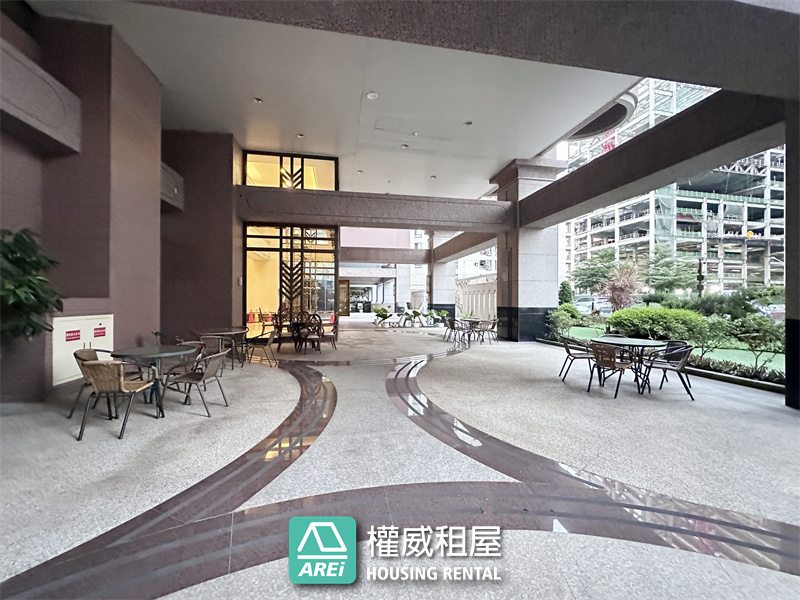 ✨凹子底捷運旁｜堅山大世紀｜泳池會館｜全新油漆＋全新冷氣｜質感大空間 3+1 房含平車✨