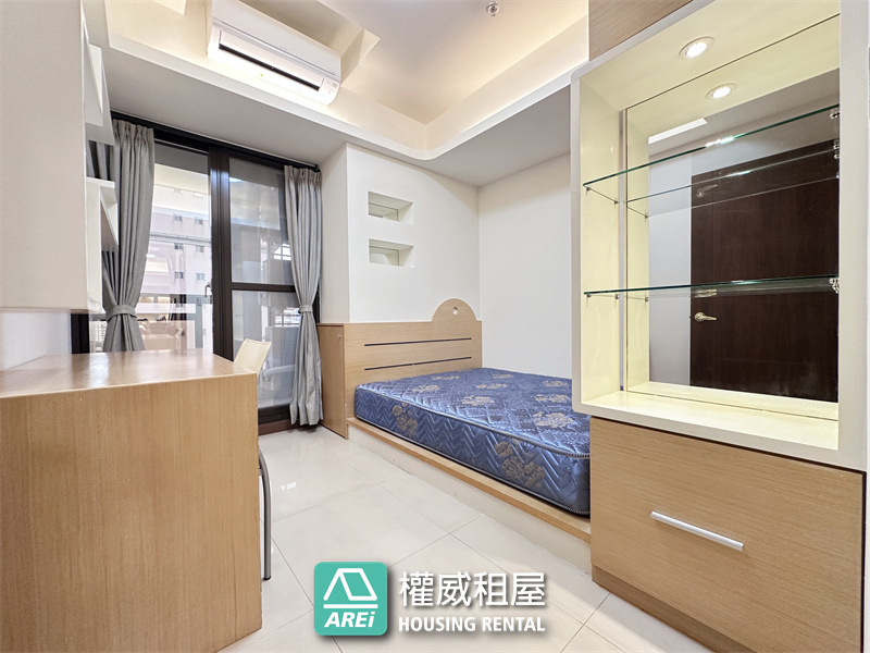 ✨凹子底捷運旁｜堅山大世紀｜泳池會館｜全新油漆＋全新冷氣｜質感大空間 3+1 房含平車✨