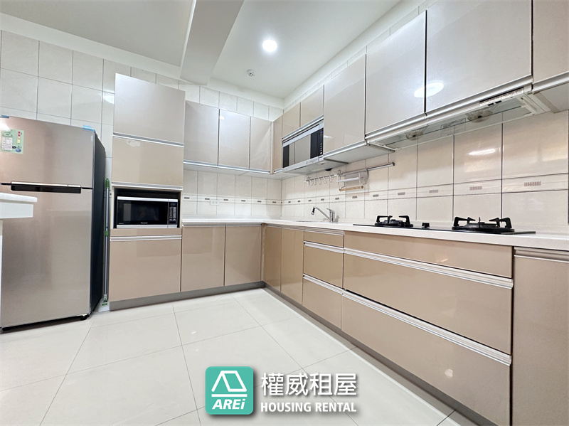 ✨凹子底捷運旁｜堅山大世紀｜泳池會館｜全新油漆＋全新冷氣｜質感大空間 3+1 房含平車✨