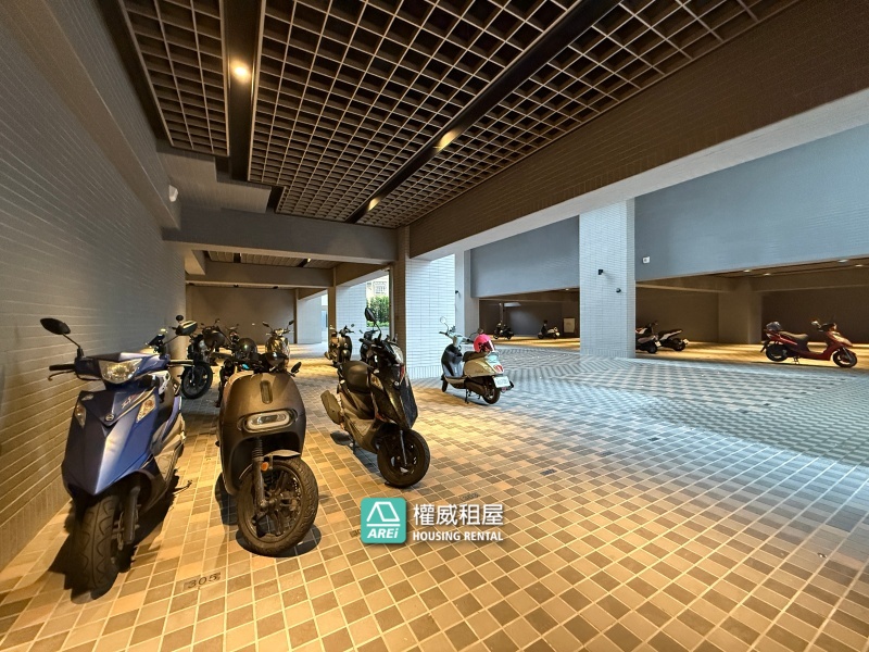 高大特區 崑庭馥御｜三房平車｜邊間高樓層