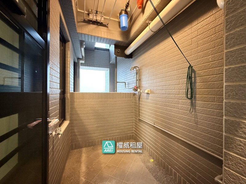 高大特區 崑庭馥御｜三房平車｜邊間高樓層