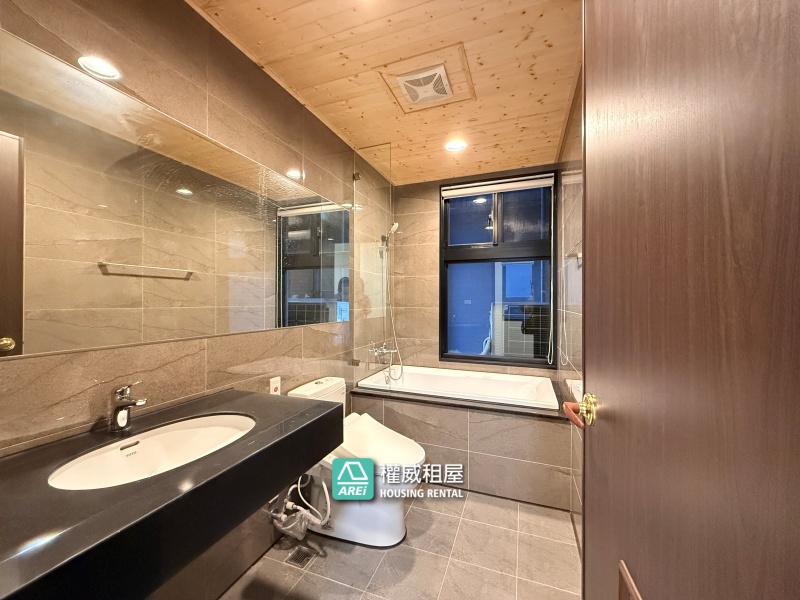 高大特區 崑庭馥御｜三房平車｜邊間高樓層