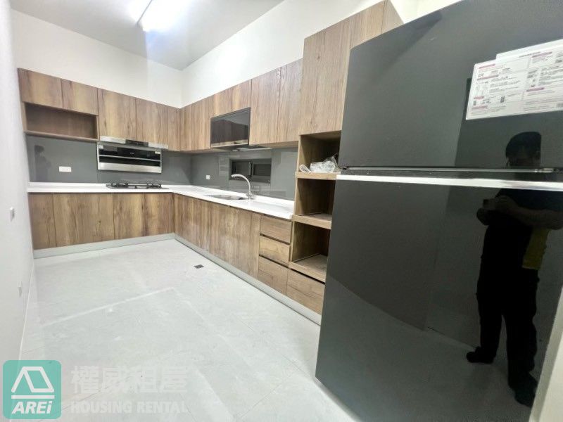 後驛商圈翻新透天金店面一樓