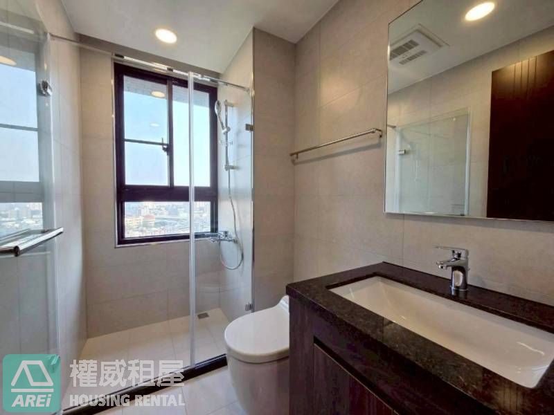 雙面採光x 可租補x 左營高鐵x 鑫悅|三鐵共構x 三房平車