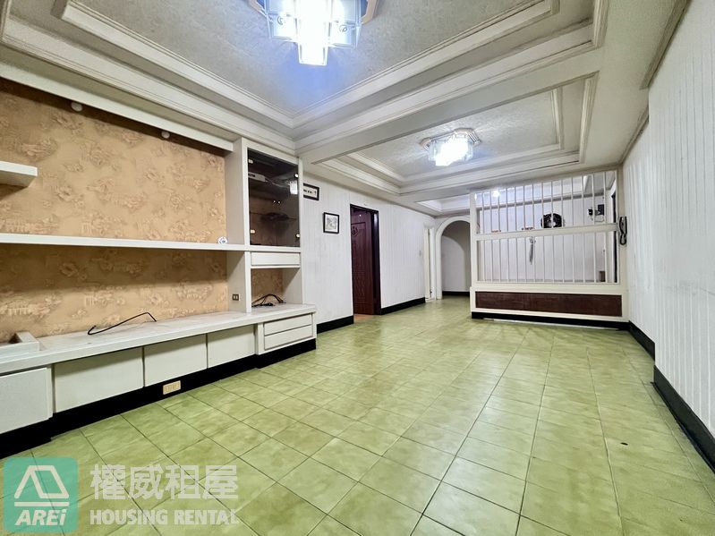 文化中心商圈｜稀有四房大坪數｜華廈電梯