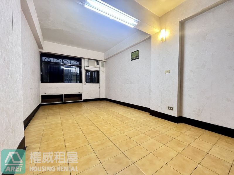 文化中心商圈｜稀有四房大坪數｜華廈電梯