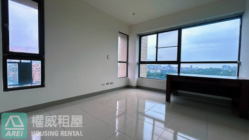 楠梓大四房空屋可寵家具可談