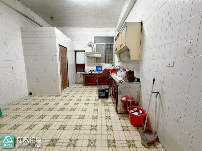 文華國小 | 鳳山翻新透天 | 7房4衛 |可租補可寵