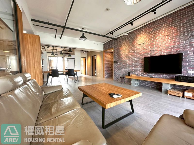 星海灣 ｜近 R8 三多商圈｜美式工業風・指標豪宅｜高樓三房