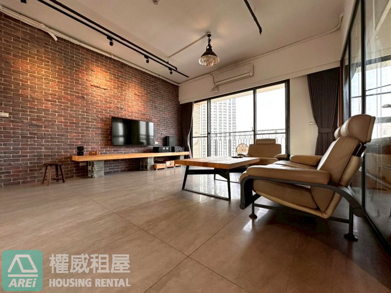 星海灣 ｜近 R8 三多商圈｜美式工業風・指標豪宅｜高樓三房