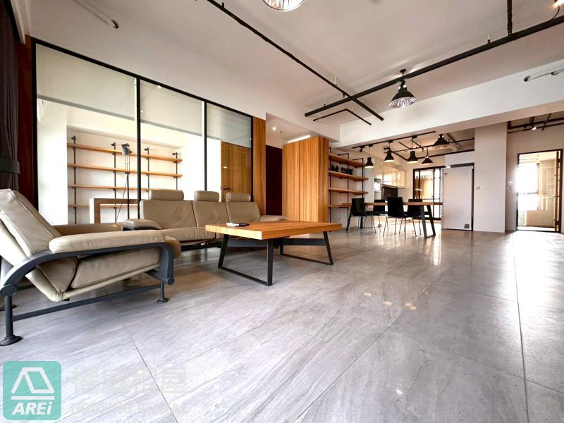 星海灣 ｜近 R8 三多商圈｜美式工業風・指標豪宅｜高樓三房