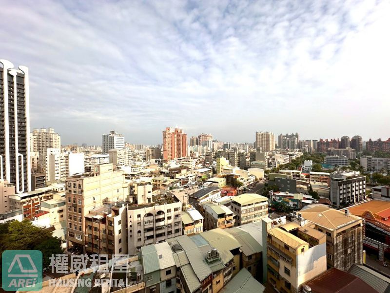 星海灣 ｜近 R8 三多商圈｜美式工業風・指標豪宅｜高樓三房