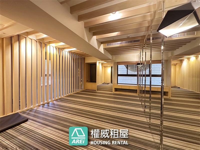 星海灣 ｜近 R8 三多商圈｜美式工業風・指標豪宅｜高樓三房