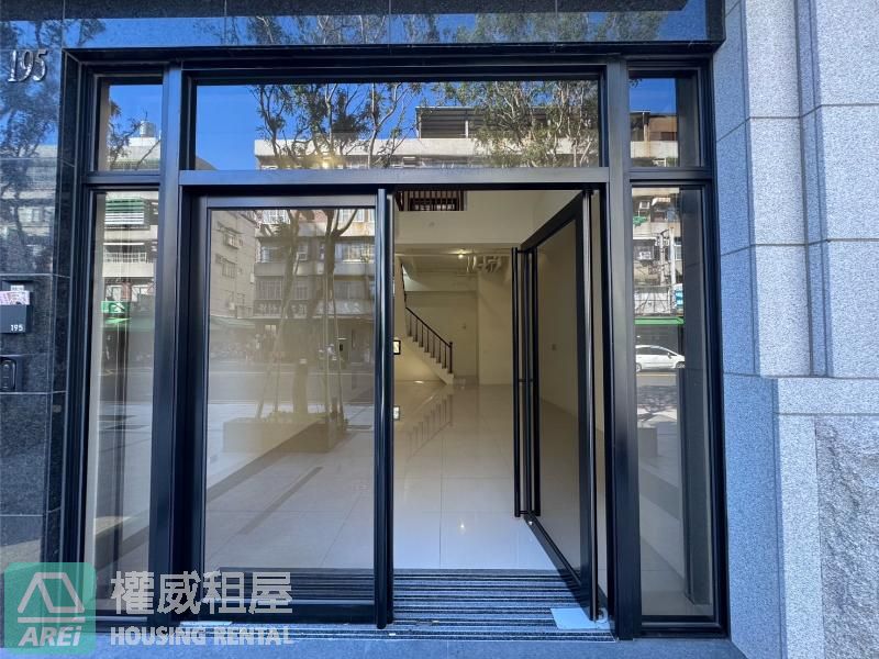 保泰一品｜鄰角窗黃金店鋪