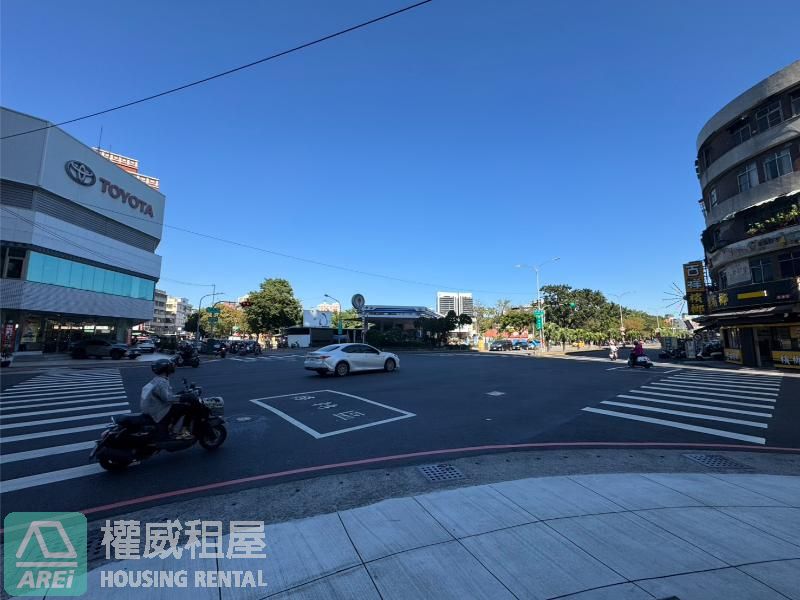 保泰一品｜鄰角窗黃金店鋪