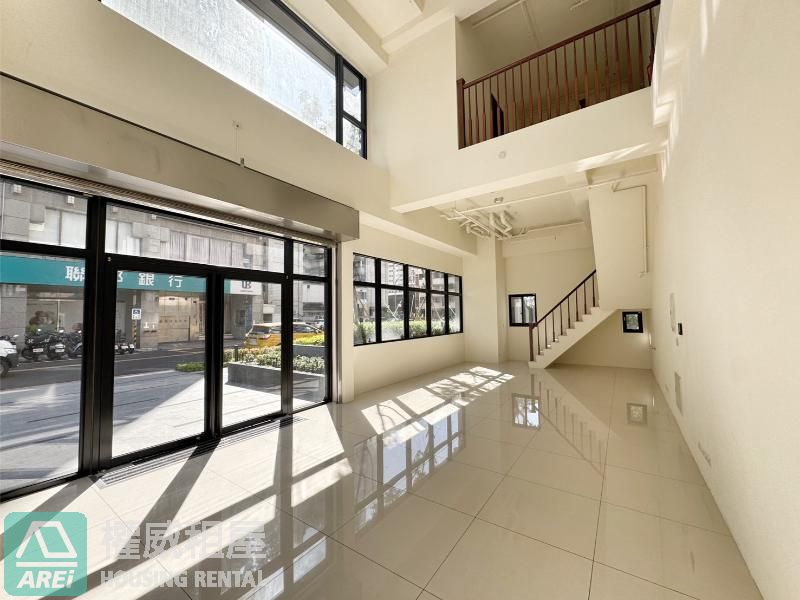 保泰一品｜角窗大面寬黃金店鋪