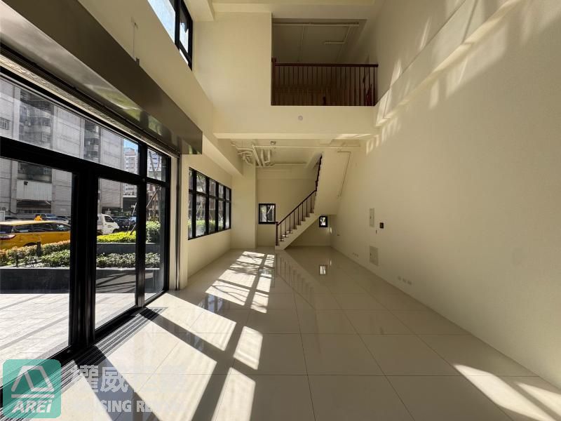 保泰一品｜角窗大面寬黃金店鋪