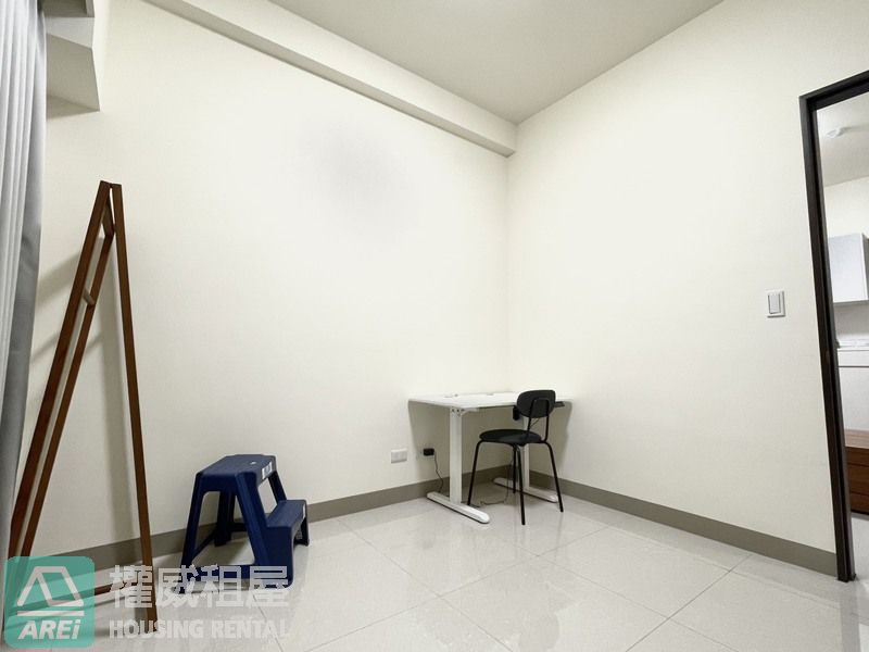 可租補鳳山文山特區綠廳院全新詩肯柚木兩房車位