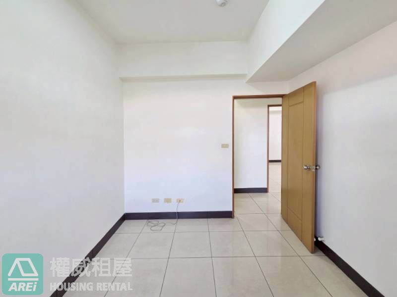 岡山勵志新城｜捷運RK1岡山站三房平車可租補｜雙軌機能宅