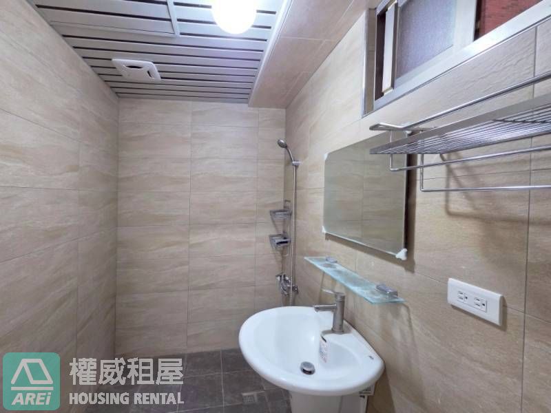 岡山勵志新城｜捷運RK1岡山站三房平車可租補｜雙軌機能宅