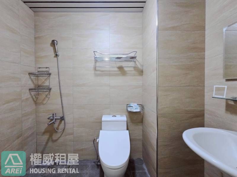 岡山勵志新城｜捷運RK1岡山站三房平車可租補｜雙軌機能宅