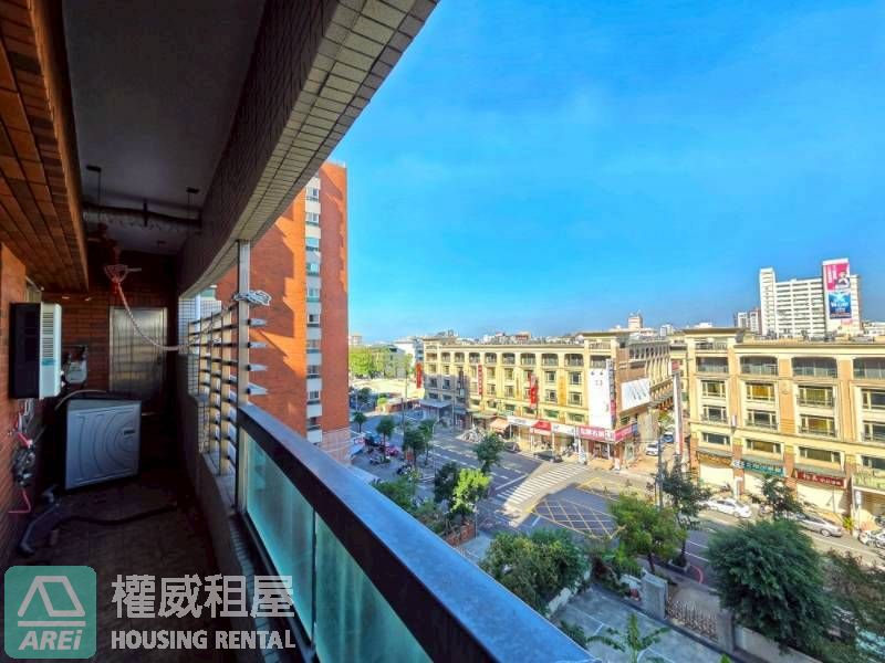 岡山勵志新城｜捷運RK1岡山站三房平車可租補｜雙軌機能宅