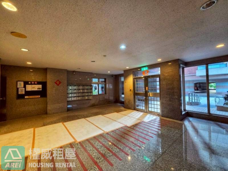 岡山勵志新城｜捷運RK1岡山站三房平車可租補｜雙軌機能宅