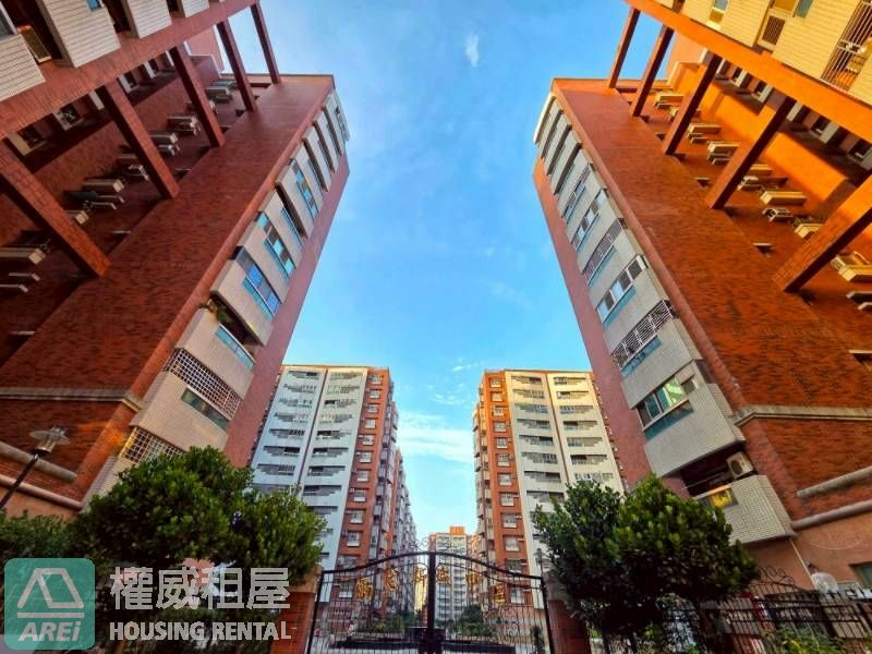 岡山勵志新城｜捷運RK1岡山站三房平車可租補｜雙軌機能宅