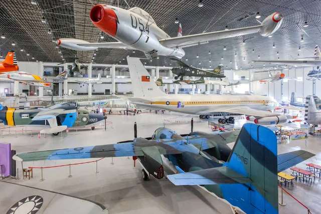 岡山勵志新城｜捷運RK1岡山站三房平車可租補｜雙軌機能宅