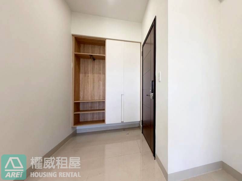 楠梓・高大特區| 冠傑UI| 可租補| 2+1房平車