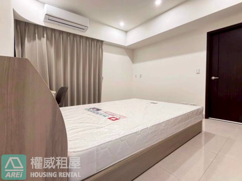 楠梓・高大特區| 冠傑UI| 可租補| 2+1房平車